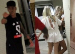 Neymar bị phá đám khi đang &#8220;vui vẻ&#8221; với hai chân dài