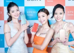 Những mỹ nữ nóng bỏng khoe smartphone