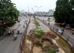 Phá lô cốt, thu hẹp rào chắn chống ùn tắc ở Hà Nội