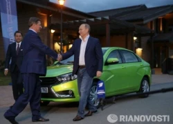 Putin lái xế hộp Lada 160 triệu