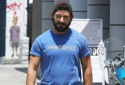 Shia LaBeouf bị bắt vì 'hành xử kỳ quái'