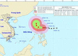 Siêu bão 'Miệng núi lửa' giật cấp 17 tiến sát Biển Đông