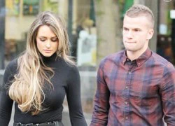 Thêm Tom Cleverley bị đạo tặc hỏi thăm