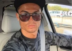 Thói quen chụp ảnh &#8220;tự sướng&#8221; khiến Ronaldo gặp nguy hiểm