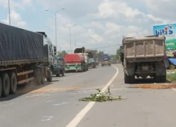 Tông thẳng vào đuôi container tài xế, phụ xế may mắn thoát chết