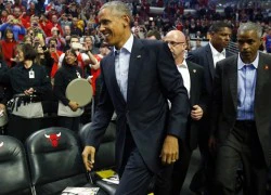 Tổng thống Obama vui vẻ dự trận khai màn NBA