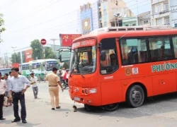 TP.HCM: Xe khách Phương Trang tông xe máy, nam thanh niên nguy kịch