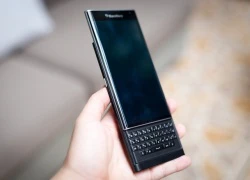 Ảnh thực tế BlackBerry Priv với màn hình cong, bàn phím trượt