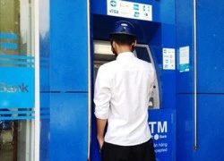 Camera ghi hình người rút sạch tiền từ thẻ ATM nhặt được