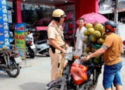 Cận cảnh những chiếc xe "mù" 4 không khiến người Sài Gòn khiếp vía