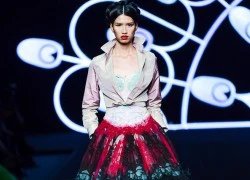 Dàn mẫu Việt kiêu sa trong thiết kế của Alexis Mabille