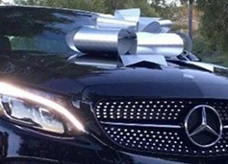 Floyd Mayweather tặng con trai 16 tuổi Mercedes-AMG C450