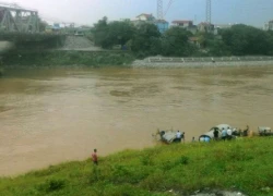 Hà Nội: Dù nhiều người can ngăn, nam thanh niên vẫn nhảy sông tự vẫn