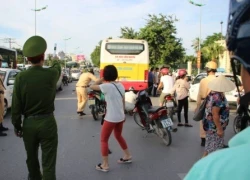 Hà Nội: Va chạm xe buýt, nam thanh niên đi xe máy tử vong