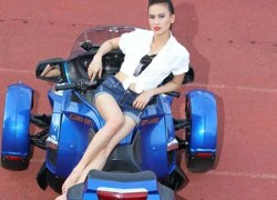 Hoa hậu Dương Mỹ Linh &#8220;so chân&#8221; cùng Can-Am Spyder