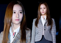 Krystal f(x) lộ mặt trắng bệch, đơ cứng đáng sợ tại sự kiện