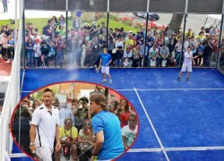 Mancini mê đánh tennis&#8230; trong lồng