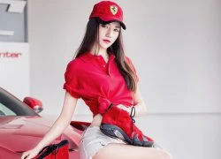 Mê mệt trước đường cong sexy của &#8220;nữ thần&#8221; bên siêu xe