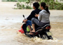 Miền Trung mưa to, lũ lên nhanh