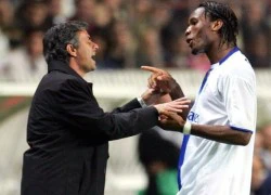 Mourinho cáo buộc Drogba mượn chuyện Chelsea để tư lợi