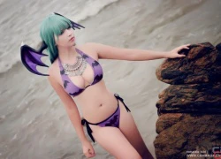 Những đường cong mềm mại của Morrigan Aensland trên bãi biển