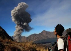 Núi lửa phun trào, Bali hủy hàng trăm chuyến bay