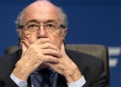 Ông Blatter ngất xỉu trước mộ của bố mẹ