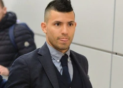 Sergio Aguero mang PlayStation lên máy bay