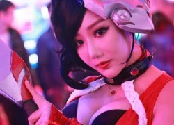 Showgirl tại Tencent Games Carnival khoe dáng 'táo bạo' hơn G-Star