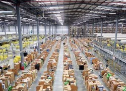 Thâm nhập trung tâm đóng gói đơn hàng 'khủng' của hãng Amazon