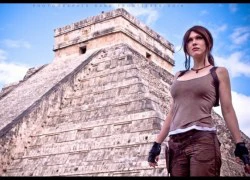 Bất ngờ với cosplay Lara Croft bên ngôi mộ cổ