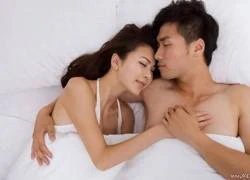 Gái hư rình chị gái đi vắng để ngủ với anh rể