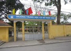 Hà Nội: Hàng nghìn học sinh nghỉ học phản đối xây trung tâm thương mại