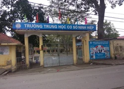 Học sinh Ninh Hiệp trở lại trường, không muộn thi học kỳ