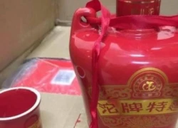 Hơn 100 chai rượu lậu giấu trong xe "thư báo" bị 141 phát hiện