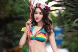 Hot girl trường Công nghiệp khoe dáng vóc yêu kiều