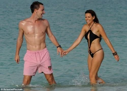 John Terry khoe ảnh vợ mặc bikini bé xíu