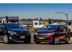 Kia Grand Sedona "đấu đầu" Honda Odyssey tại Việt Nam