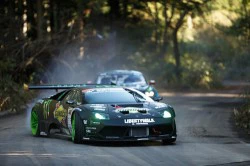 "Lác mắt" xem Ford Mustang đấu drift với Lamborghini