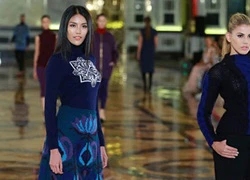 Lan Khuê thi trình diễn catwalk tại Miss World