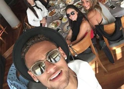 Neymar kết thúc kỳ nghỉ Giáng sinh hoành tráng