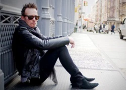 Ngôi sao nhạc rock Scott Weiland bất ngờ qua đời