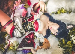 Những bộ cosplay Ahri khêu gợi nhất của Julia