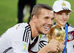 Podolski lại lên chức bố đúng dịp EURO