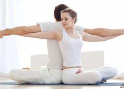 Vì sao muốn 'yêu' lâu hơn và dễ lên đỉnh bạn cần tập yoga?