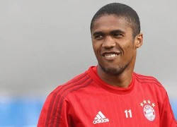 Xe ô tô của Douglas Costa đâm vào tàu điện