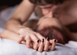 Bị nghiện sex nhưng bạn gái lại chỉ cho vuốt ve