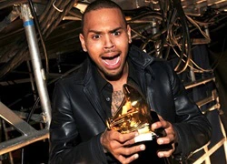 Chris Brown mỉa mai Grammy 2016