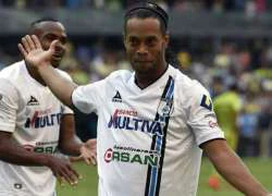 Đến Ấn Độ, Ronaldinho được một phen &#8220;hú hồn&#8221;