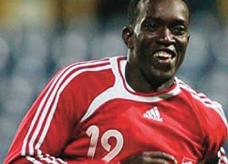 Dwight Yorke bị cấm lái xe vì phóng nhanh quá tốc độ